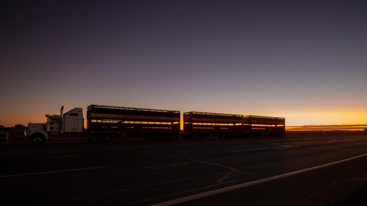 Longreach Most Central Motel Exterior photo