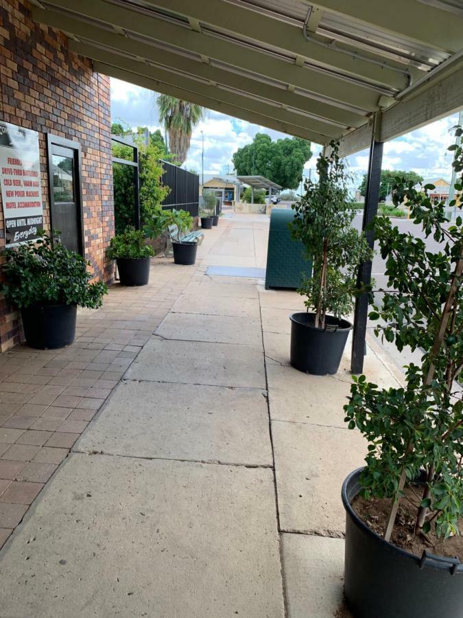 Longreach Most Central Motel Exterior photo